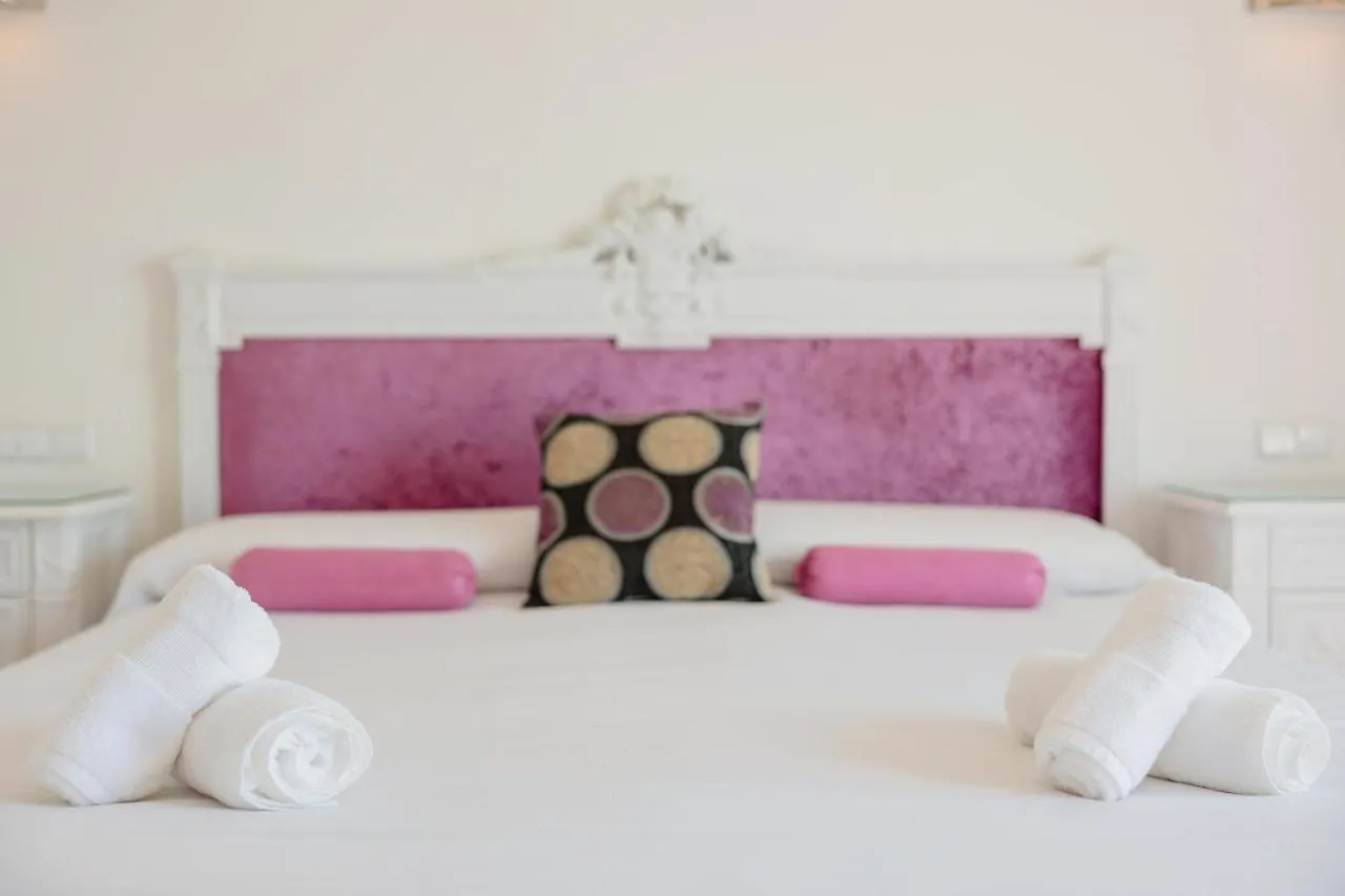 Apartment Holiday Home, With Direct Access To The Beach, Sea Views And South Facing, In Puerto Banus Marbella Spain