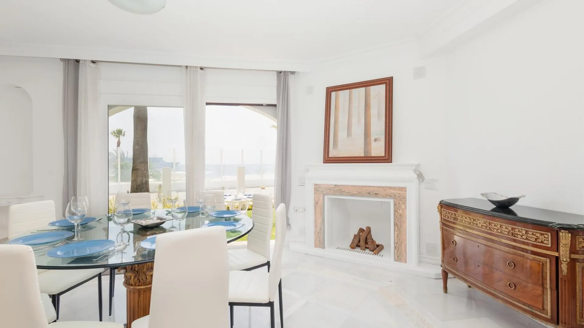 Apartment Holiday Home, With Direct Access To The Beach, Sea Views And South Facing, In Puerto Banus Marbella Spain