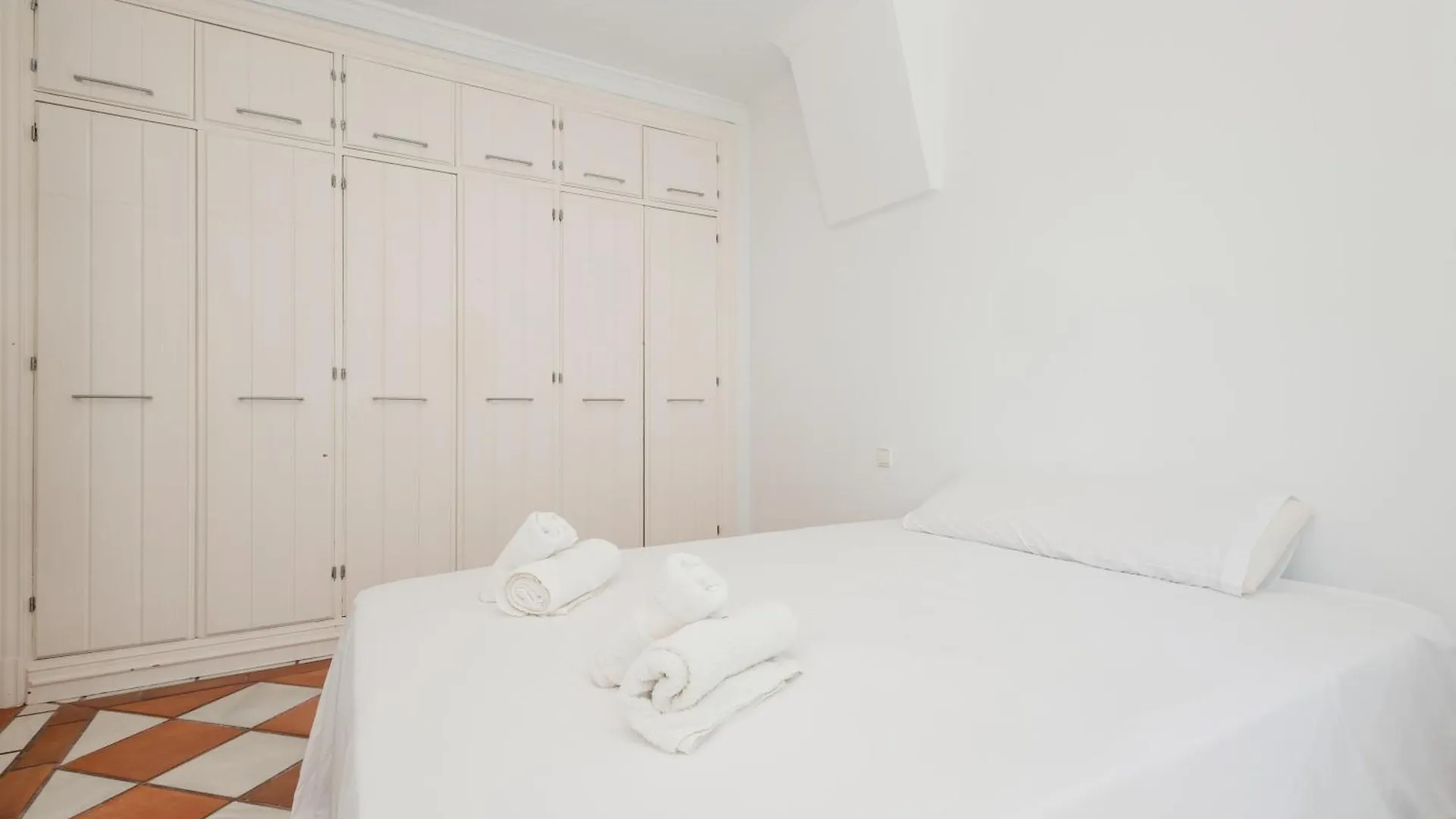 Holiday Home, With Direct Access To The Beach, Sea Views And South Facing, In Puerto Banus Marbella Apartment