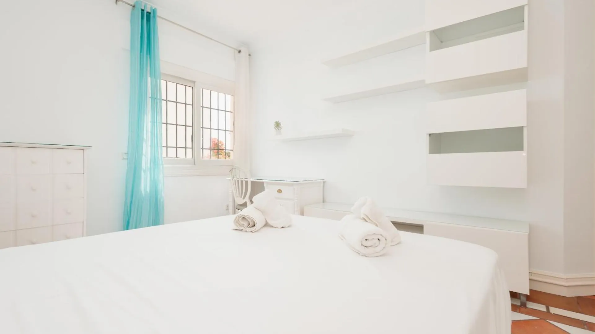 Holiday Home, With Direct Access To The Beach, Sea Views And South Facing, In Puerto Banus Marbella Apartment